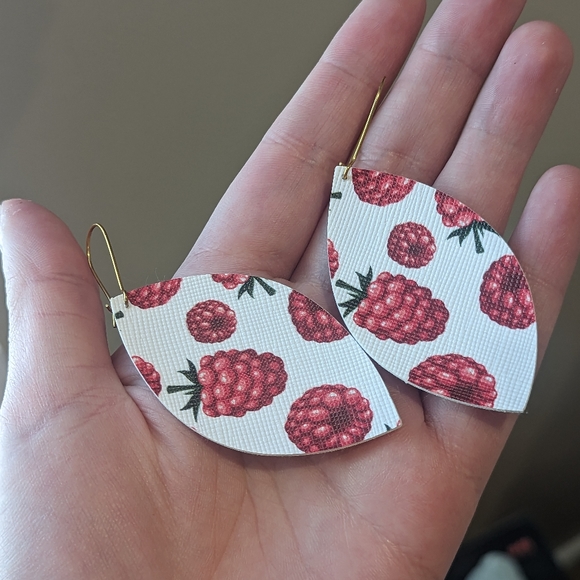 Raspberry print earrings - Picture 4 of 4
